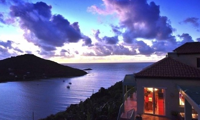 Gift Hill Villa | TROPICAL SEASIDE VILLA- LIVE IN PARADISE WITH OPEN SEAVIEWS