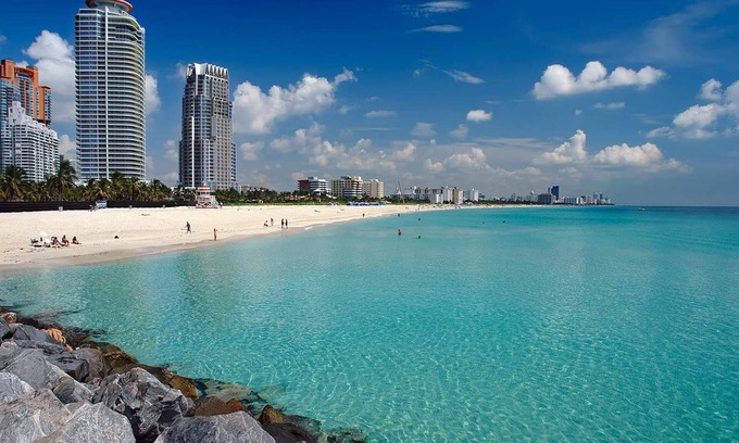 Fort Lauderdale House | Tropical Villa King Bed Pool Top Location