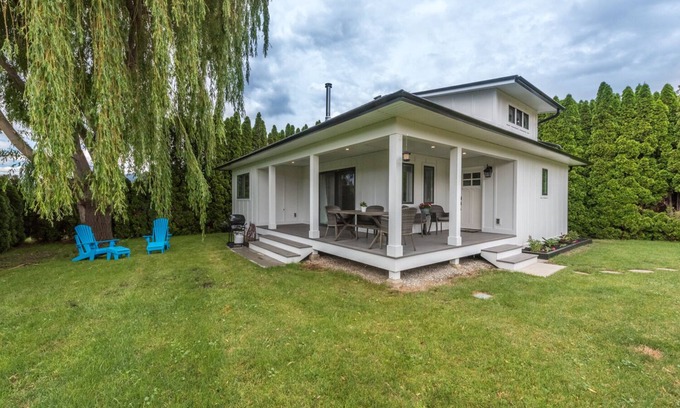 Okanagan-Similkameen House | Trout Creek Charmer Steps to Okanagan Lake, Tennis Courts & Winery