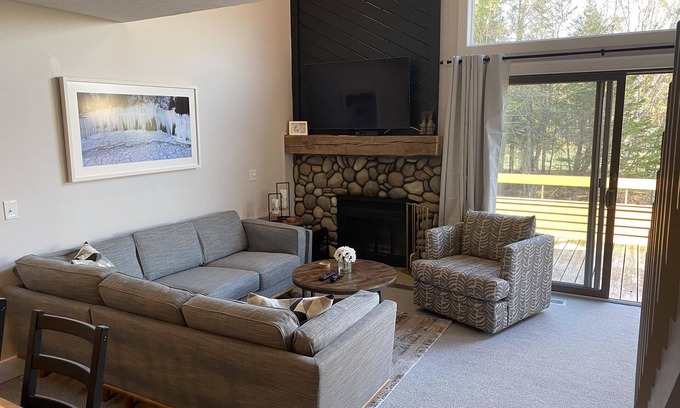 Harbor Springs Condo | Trout Creek Condos , Condo #16, 2 Bdrm Loft, Sleeps 8