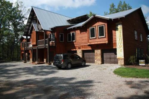 Pikeville House | Trout Hill Condo 701