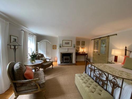 Harpers Ferry Apartment | Trouvaille House Suite 1 Provence Suite