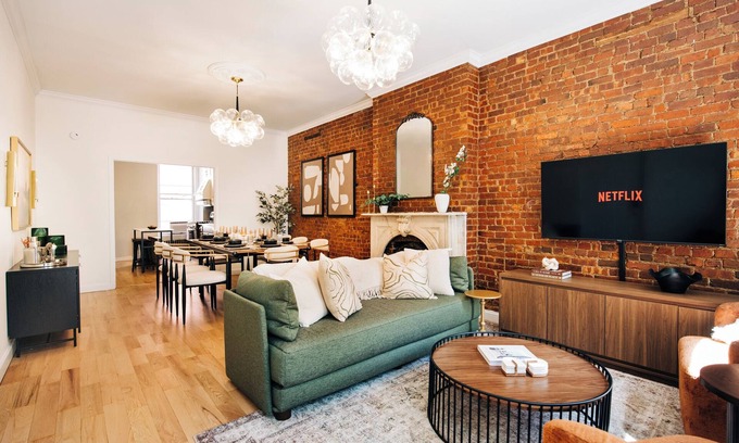 Historic Downtown House | True 3-bed in a luxury brownstone 15 mins from NYC!