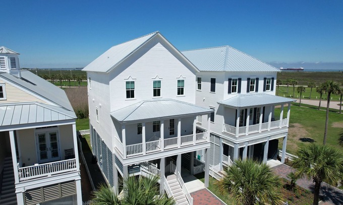 Galveston House | True Beach Bliss in Beachtown Galveston! w/Elevator