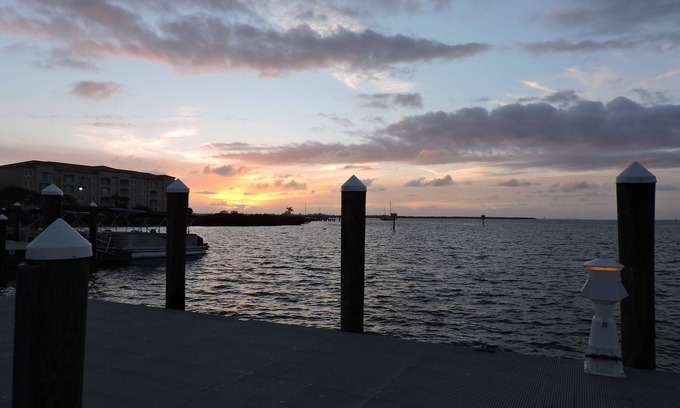 Fort Pierce Boat Rental | True on the water FL vacation! Extra's included! Fun marina with a lot to do!