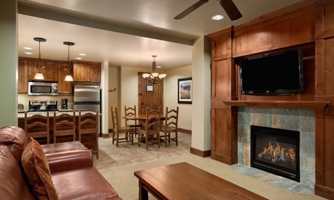 Breckenridge Condo | TRUE Ski In/Ski Out Luxury Master Suite Condo - Grand Lodge Peak 7 Resort D