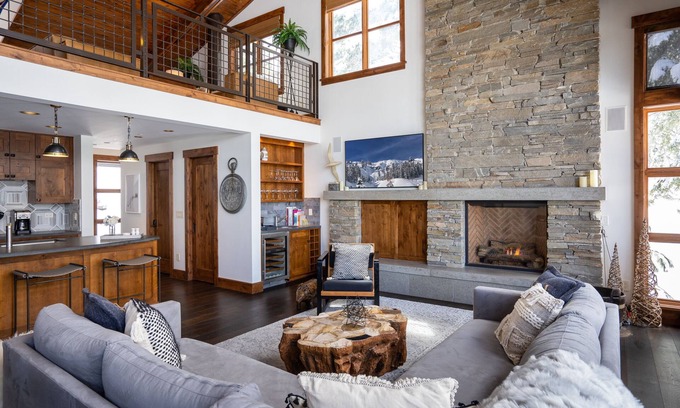 Truckee House | True Ski-In/Ski-Out Mid-Mountain Home, Dog-Friendly! - Trailside Northstar