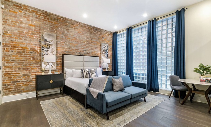 Central Business District Apartment | 🎺TRUE SOUTHERN ELEGANCE STEPS FROM IT ALL! 🎺 | The Beignet