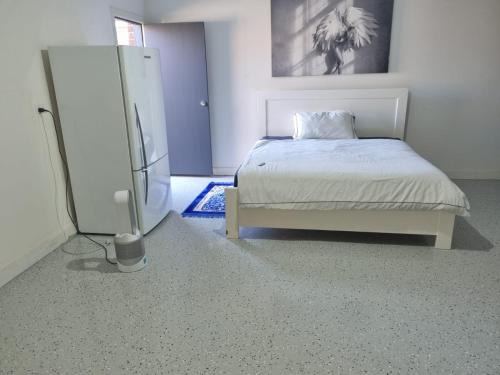 Truganina House | Trugnina garage converted in room