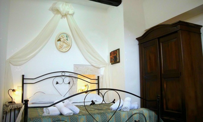 Locorotondo House | Trulli di Marì: Trullo Il Nido ideal for couples 12km from the sea Wifi