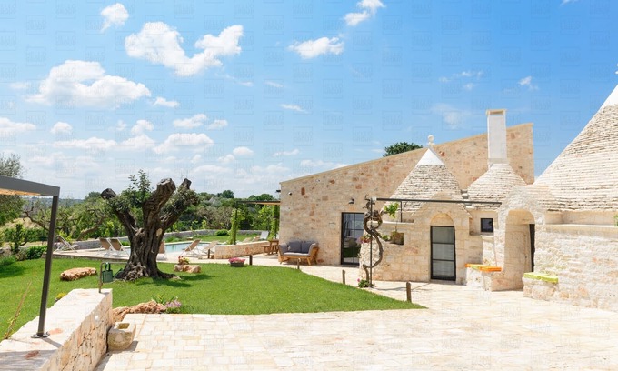Castellana Grotte Villa | Trulli L'Aia di Cucumo: luxury complex with trulli
