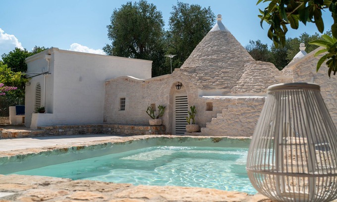 Francavilla Fontana Villa | Trullo suite with outdoor spa
