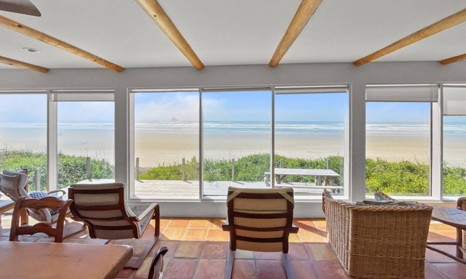 Arch Cape House | Truly Breathtaking Panormaic Ocean Views, Pet Friendly, Huge Deck, Hot Tub, BBQ, Seconds to Beach