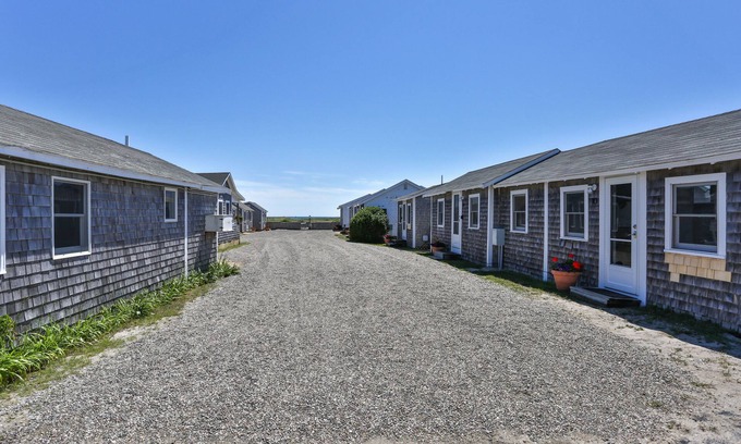 North Truro Hotel | Truro Beach Cottages
