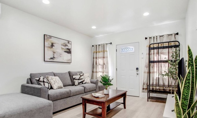 Alhambra Apartment | tsgv-alh26-a-wos-es-1-1