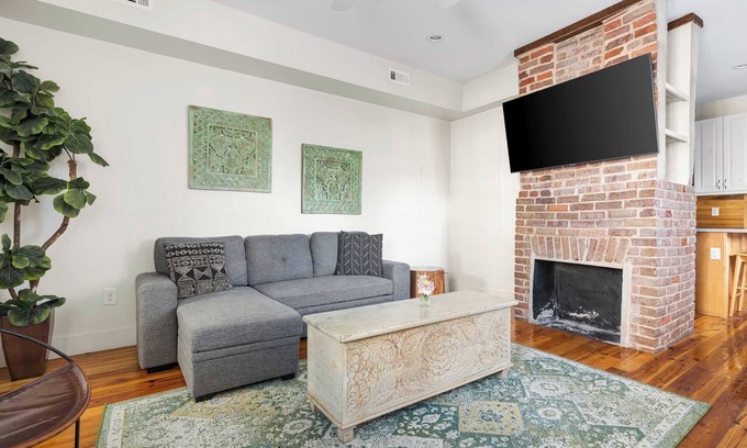 Downtown Charleston House | Tucked Away 2 Bedroom - Fine Finishes!
