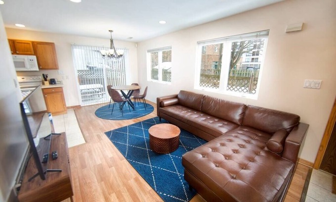 Lower East Side Apartment | Tucked Away Off Brady - 4 Beds