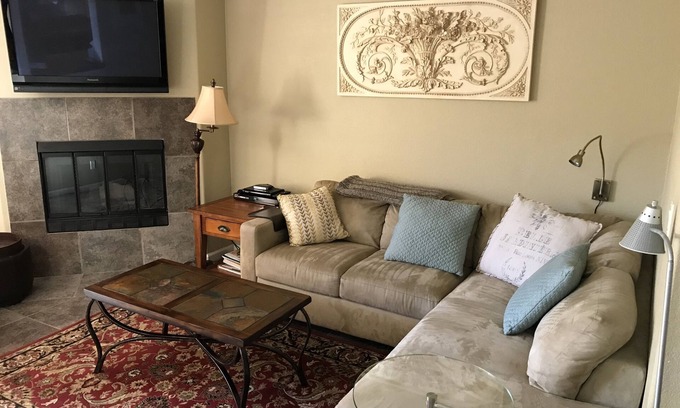 Tucson Condo | Tucson, AZ Condo Vacation Rental Mountain Views