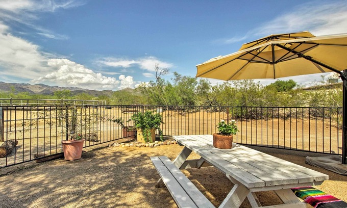 Tanque Verde Apartment | Tucson Casita w/Fireplace: View Animals & Mtns