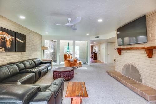 Catalina Del Rey House | Tucson Townhome with Mountain View, Pool Access!