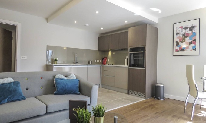 Birmingham City Centre Apartment | Tudors eSuites Birmingham Apartments with Gated Parking