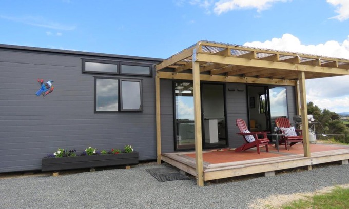 Cable Bay House | Tuis Scenic Retreat
