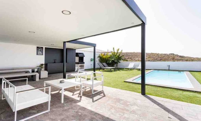 Adeje Villa | Tulio II family villa heated pool
