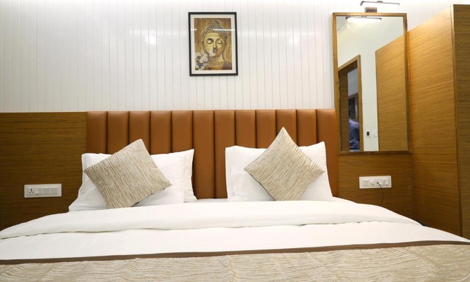 Surat Hotel | Tulsi Hotel