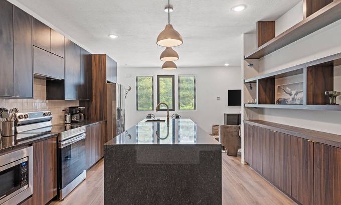 Shawnee Apartment | Tumbleweed - Walkable + Dog Park + Balcony + Garage