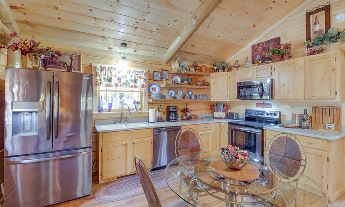 Tumbling Shoals Cabin | Tumbling Shoals Cabin w/Fire Pit: 1 Mi to Lake