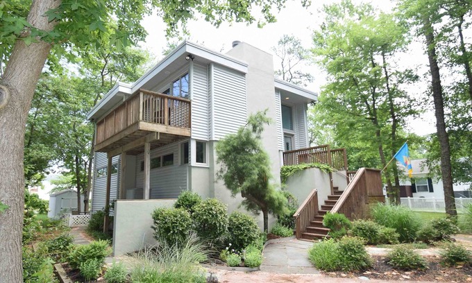 Caine Woods House | Tunnel Avenue 14106-Baywater 141st St, W/D, AC, WIFI