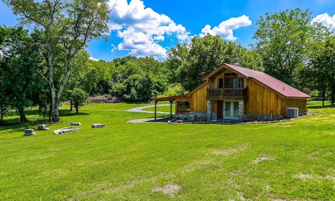Fayetteville Other | TURKEY CREEK | Cozy Cabin Near Jack Daniels & More