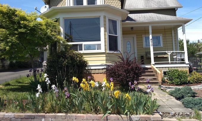 Clatskanie House | Turn of the Century Cottage Style home