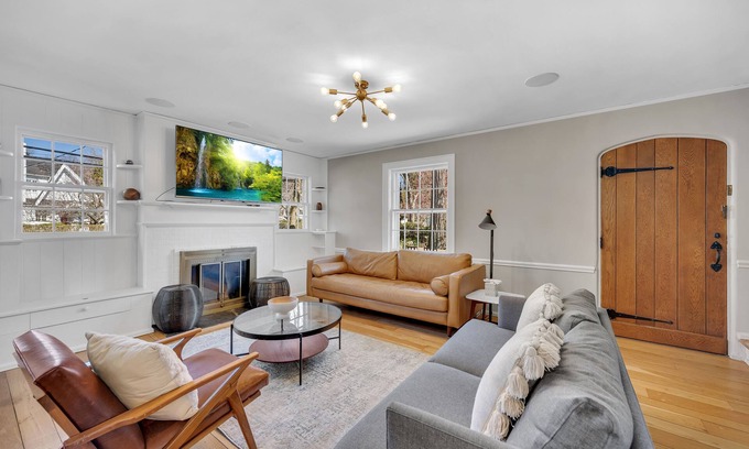 Larchmont House | Turnkey 4 Bedroom in Prime Larchmont