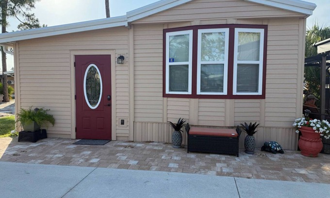 San Carlos Park House | Turtle cove: Perfect Cozy Oasis in SWFL with Pool, Hot Tub & More!