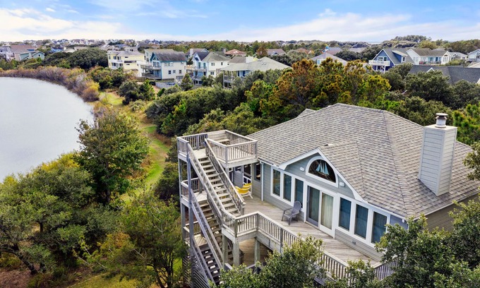 Ocean Sands House | Turtle's Cove: Lakefront | Hot Tub | Walk to Beach