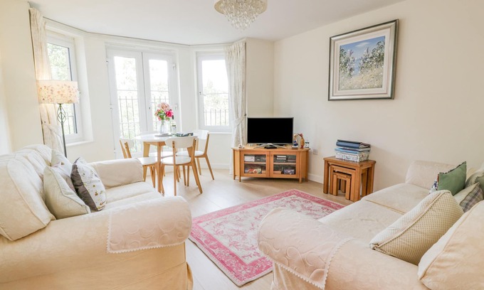 Galashiels Apartment | TWEED APARTMENT, family friendly, with a garden in Tweedbank