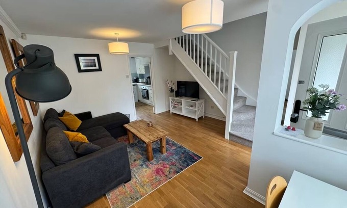 London Borough of Hounslow House | Twickenham Hideaway near the Stadium with Parking