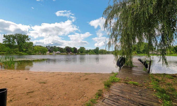 Trufant House | Twilight Cove: Crisp Air, Colorful Leaves & Lakeside Tranquility