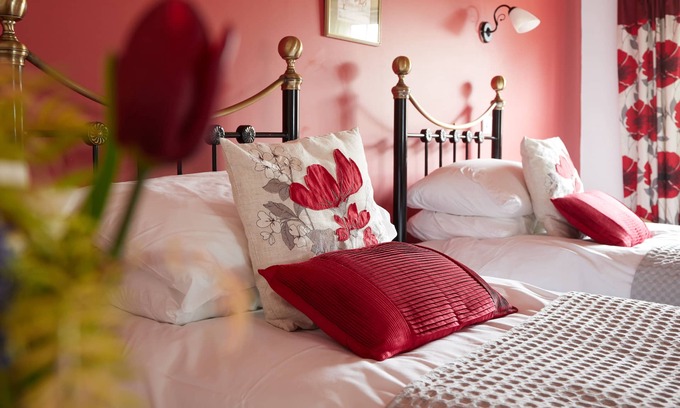 Hickling Bed & Breakfast | Twin En-Suite Room @ The Dairy Barns