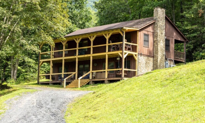 Springmaid Mountain Cabin | Twin Falls Cabin Top & Bottom Combined
