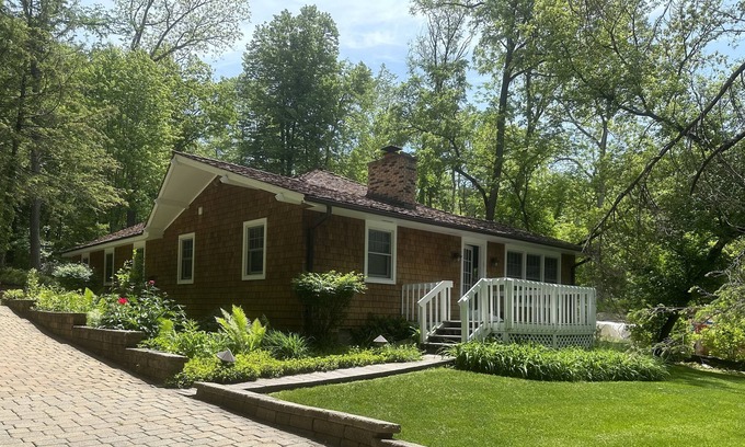 Twin Lakes House | Twin Lakes Renovated Guest House! Minutes from downtown Twin Lakes & Wilmot