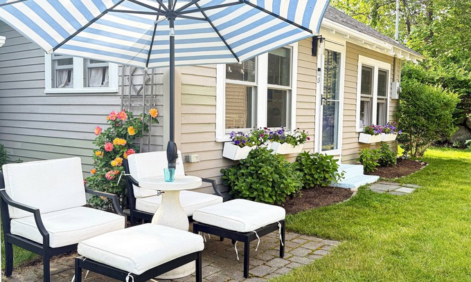 Rockport Cottage | Twin Lights Coastal Cottage
