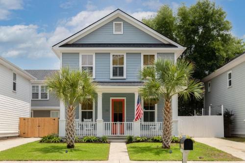 Mount Pleasant House | Twin Palms Beach Old Village 5-Min to Dwntwn