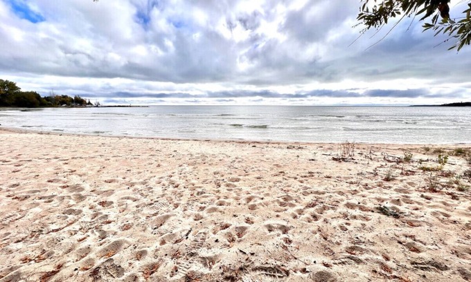 Rowleys Bay House | Twin Peaks- Private Beach at Sand Bay