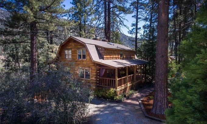 Pine Mountain Club Cabin | Twin Pines Getaway-Authentic Log Cabin with Lake and Golf Course Views
