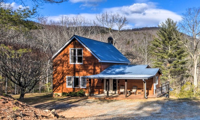 Ellijay Cabin | ‘Twin Pines Hill House’ - Fire Pit & Mountain View