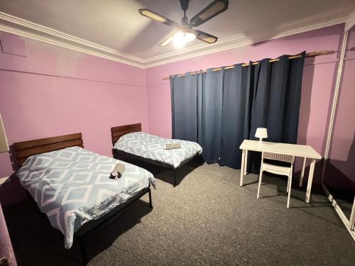 Pendle Hill House | Twin Room close to Train Station - PH2
