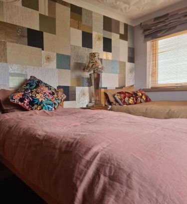 Pill House | Twin room with garden view in Shirehampton