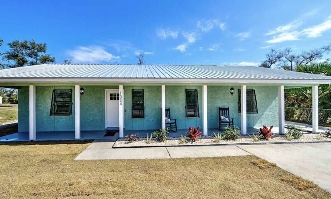 Panama City House | TWISTED TURTLE! 3bed/2bath home with POOL & GAME ROOM in Historic St. Andrews!